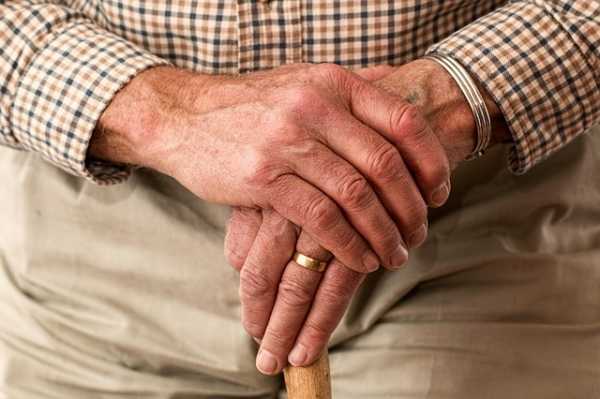 Ученые: социальная активность поможет защититься от деменции0