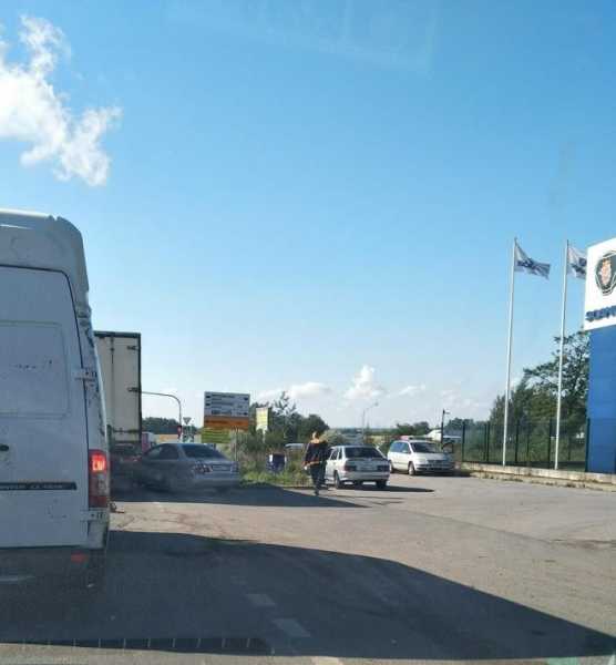 ДТП с фурой собрало многокилометровую пробку на Ленсоветовской дороге1