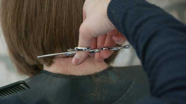 В Петербурге на 15 суток закрыли парикмахерскую, работающую во время самоизоляции
