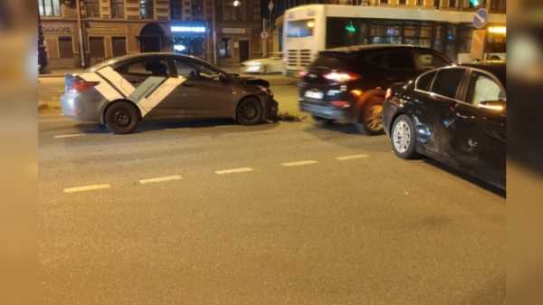 На Лиговском проспекте произошла авария с каршерингом