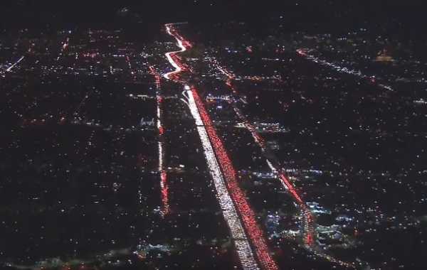 Гигантскую пробку в Лос-Анджелесе показали на видео1