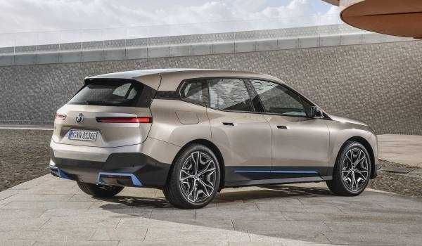 Электрокроссовер BMW iX представлен за год до выхода на рынок