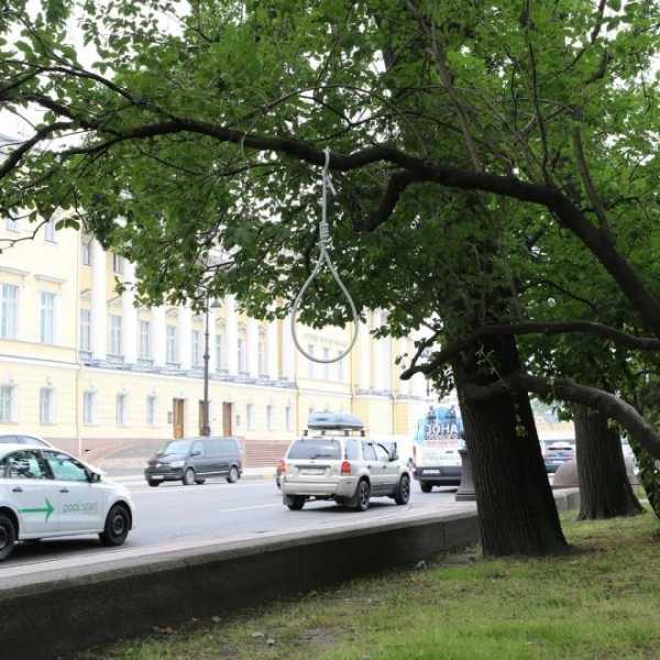 Поправки в Конституцию отозвались на улицах Петербурга. Стрит-арт не стал молчать3