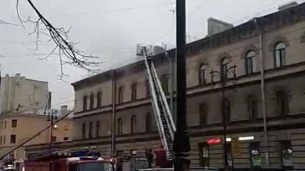 В Петербурге ликвидировали горение в здании XIX века на Кирочной улице