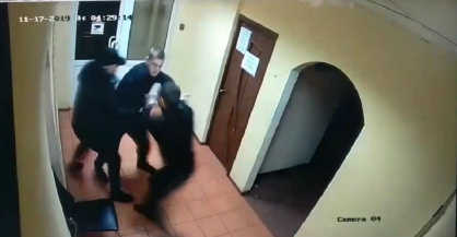 В Архангельске неадекват пришел в бар с обрезом и выстрелил в охранника0
