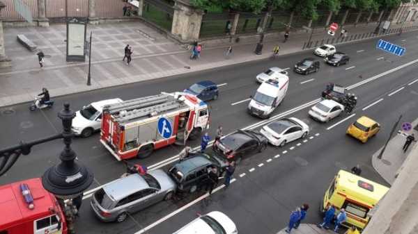На Московском шоссе произошло ДТП с участием 6 машин