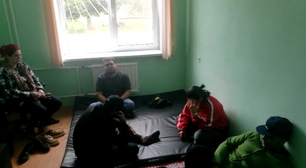 Видео: под Петербургом задержали 6 