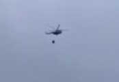 Видео: В Петрозаводске на спор сбросили с вертолета 