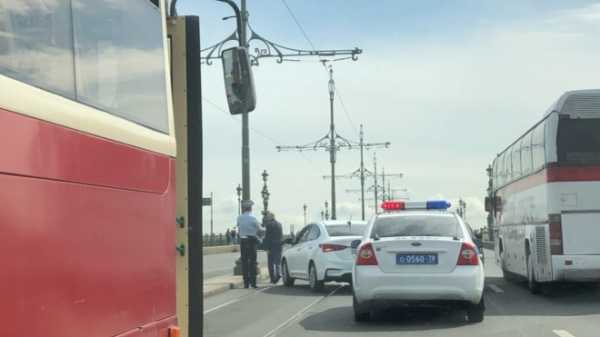 На Троицком мосту из-за ДТП образовалась пробка