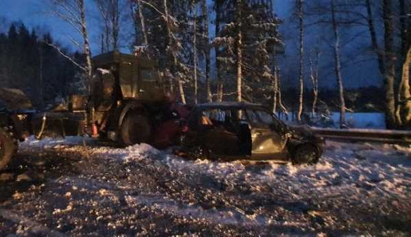В Ивановской области грузовик протаранил на встречке 4 машины1