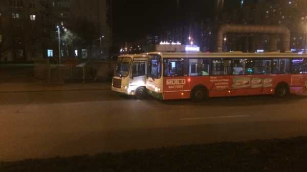 Общественный транспорт столкнулся у "Проспекта Большевиков"