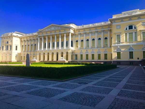 Петербуржцы со среды смогут посещать Летний сад и Русский музей0