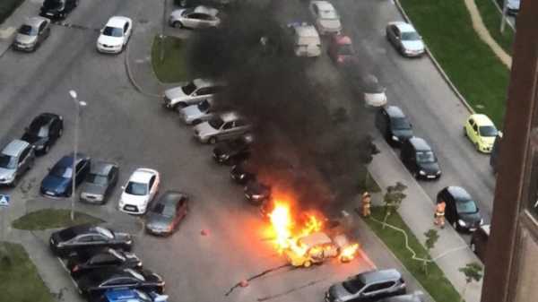 В Выборгском районе ночью сгорели две машины