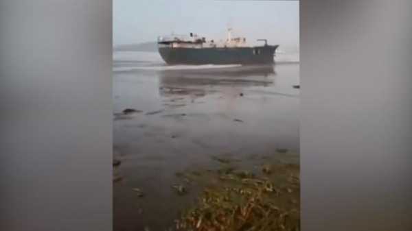 Мощнейший за полвека ураган вынес на берег российского города неузнанный корабль0