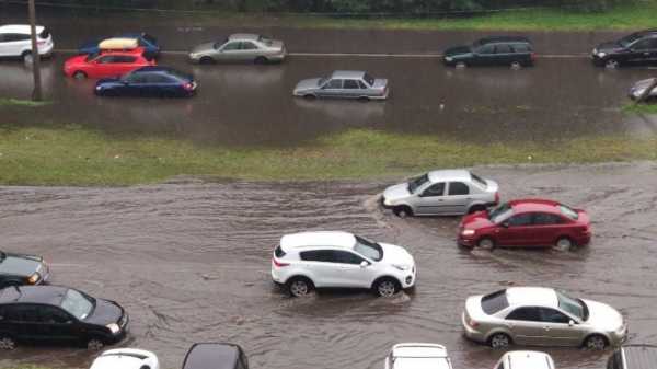 Летний дождь спровоцировал 8-балльные пробки на дорогах Петербурга5