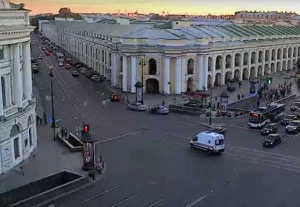 Появилось видео ДТП со скорой помощью и лихачом на Невском проспекте0